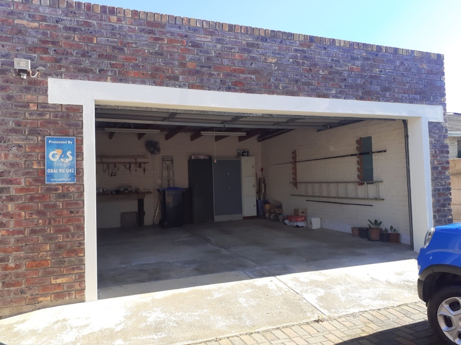 To Let 3 Bedroom Property for Rent in Wavecrest Eastern Cape